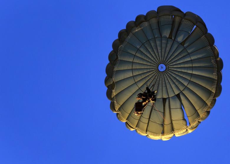 Free stock image of Parachute Jumping created by Pixabay