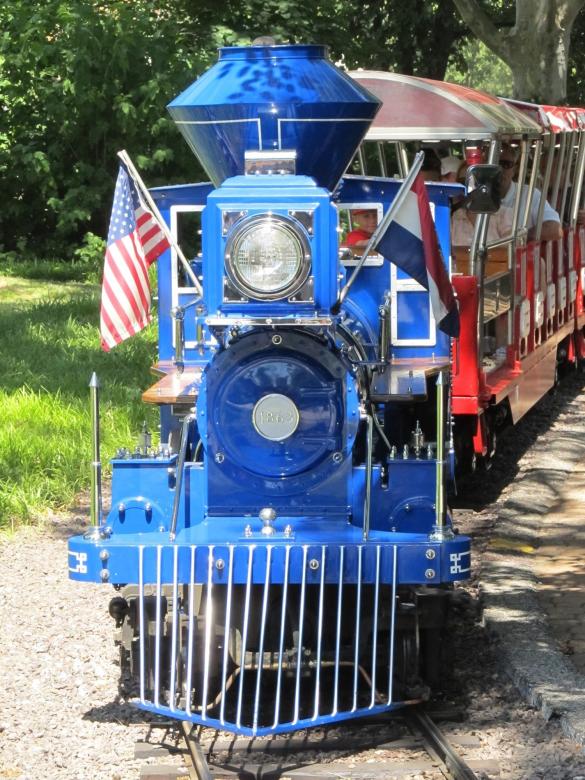 Free stock image of Train in the Park created by Pixabay