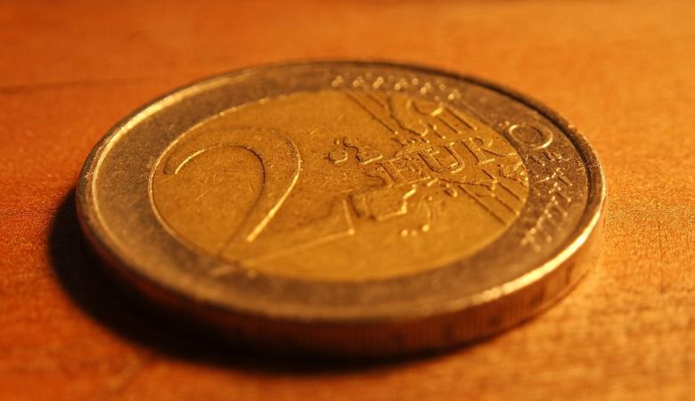 Free stock image of 2 Euro created by Pixabay