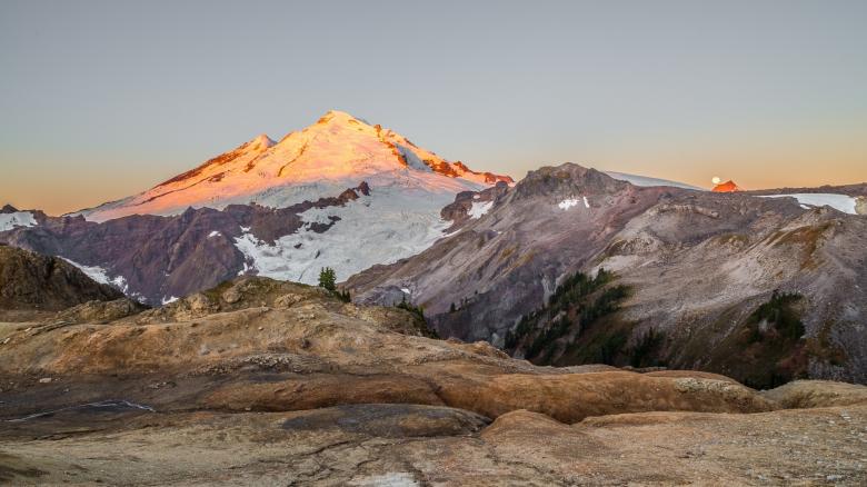 Free stock image of Mountain Range created by Pixabay