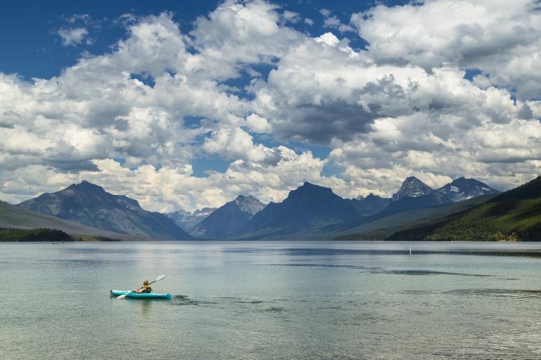 Free stock image of Rowing in Lake Mcdonald created by Pixabay