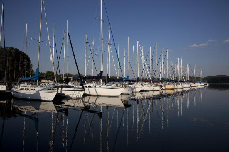 Free stock image of Sailboats in the Lake created by Pixabay