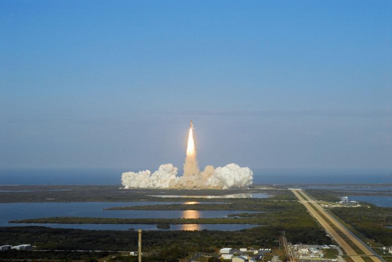 Free stock image of Discovery Space Shuttle created by Pixabay