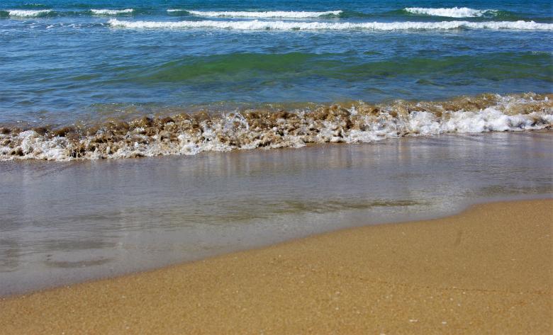 Free stock image of Wavy Beach created by Pixabay