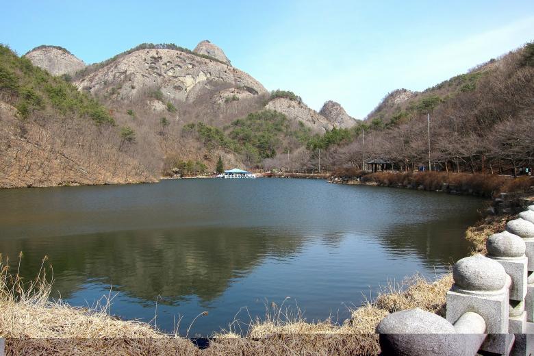 Free stock image of Lake in Korea created by Pixabay