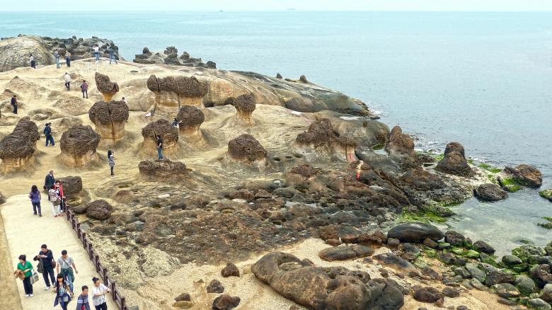 Free stock image of Rocky Shore created by Pixabay