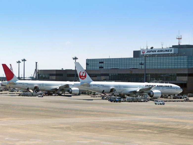 Free stock image of Plane on the Airport created by Pixabay