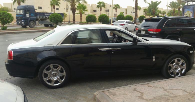 Free stock image of Bentley in the Parking Area created by so g k