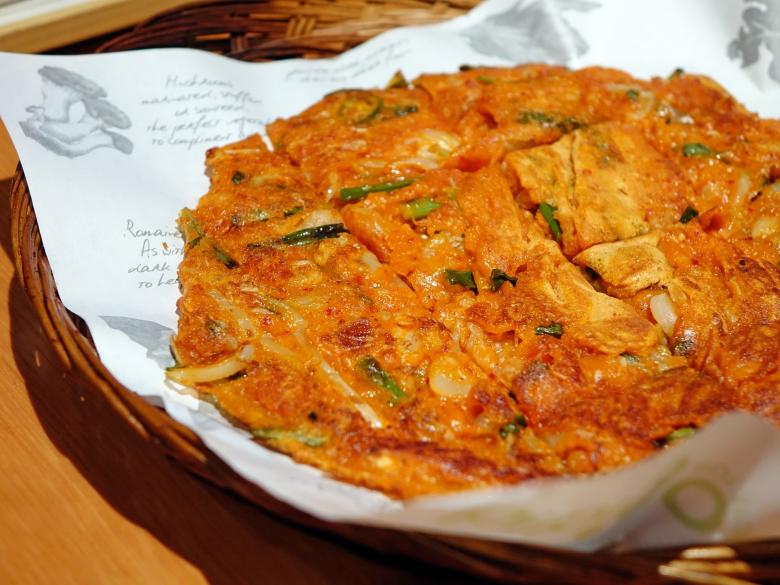 Free stock image of Kimchi Pizza created by Pixabay