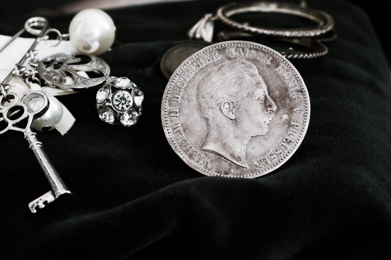 Free stock image of Silver Coin created by Pixabay