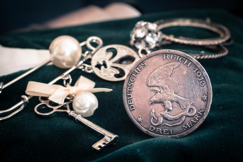 Free stock image of Silver Coin and Jewelry created by Pixabay