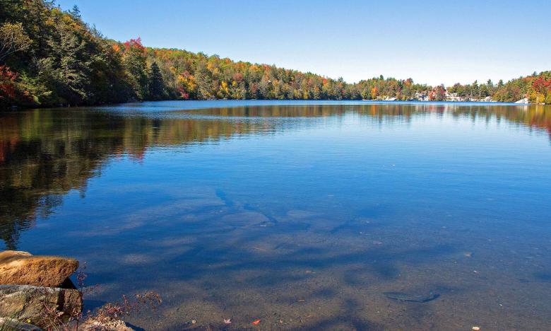 Free stock image of Lake Minnewaska created by Eric Yuen