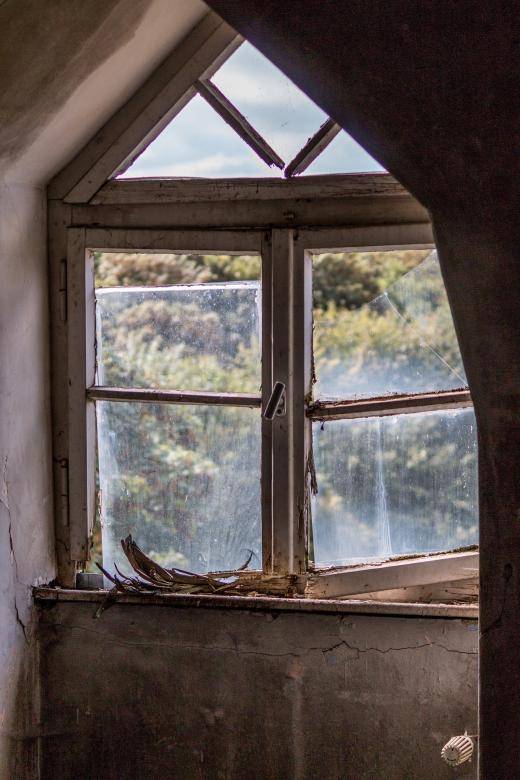 Free stock image of Broken Window created by Pixabay