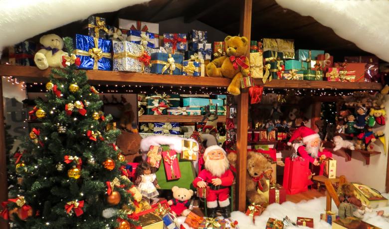Free stock image of Christmas Gifts created by Pixabay