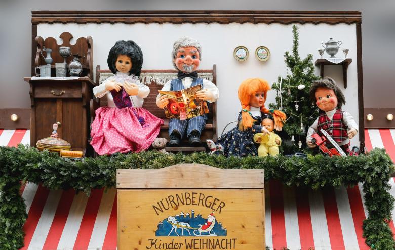 Free stock image of Christmas Dolls created by Pixabay