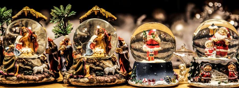 Free stock image of Christmas Snow Globes created by Pixabay