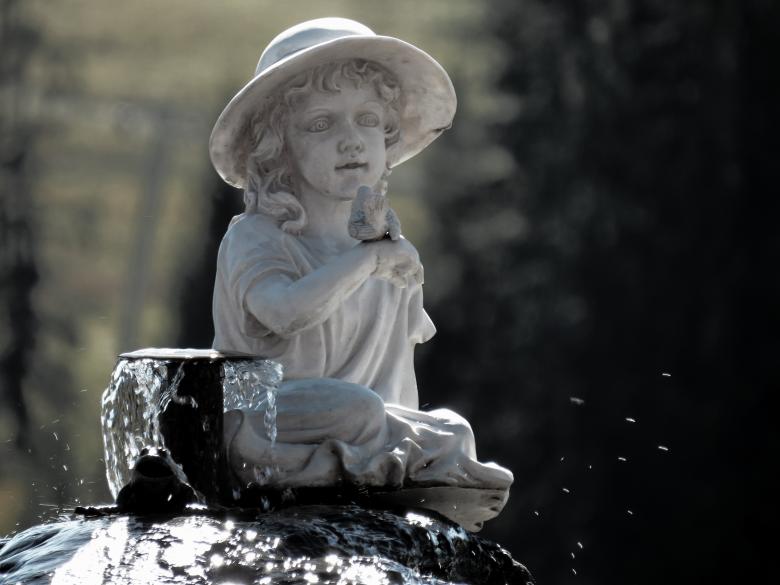 Free stock image of Water Fountain created by Pixabay