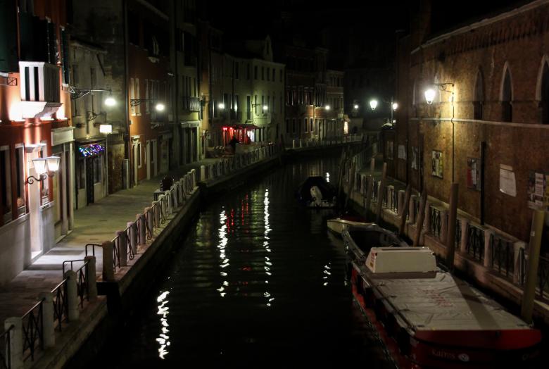 Free stock image of Channel through the City created by Pixabay