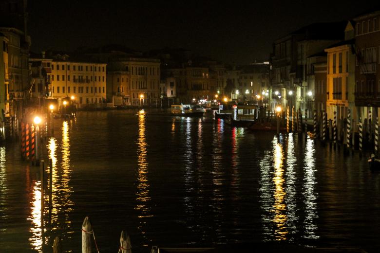 Free stock image of Channel through the City created by Pixabay