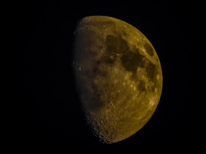 Free stock image of Crescent Moon created by Pixabay