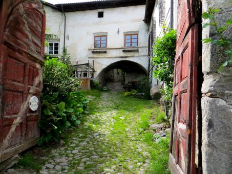 Free Stock Photo of Old Residence