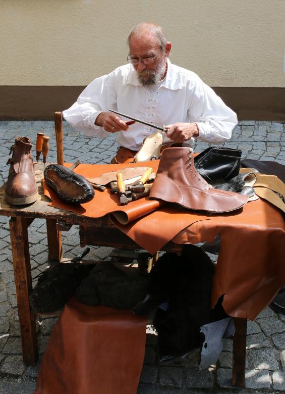 Free stock image of The Shoemaker created by Pixabay