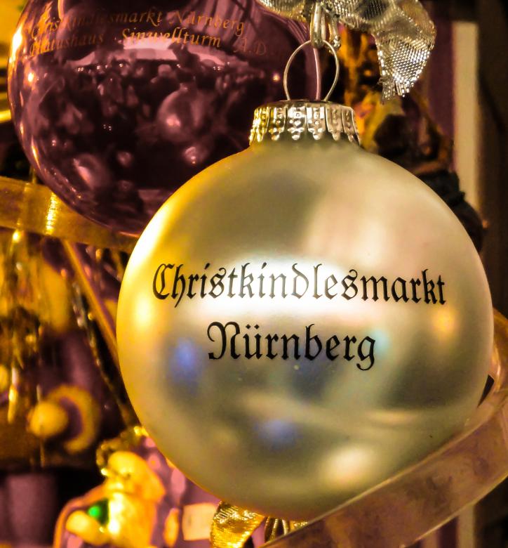 Free stock image of Christmas Bauble created by Pixabay