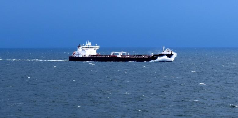Free stock image of Freighter in the Ocean created by Pixabay