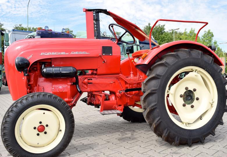 Free stock image of Porsche Tractor created by Pixabay
