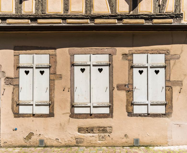 Free stock image of Windows in the House created by Pixabay