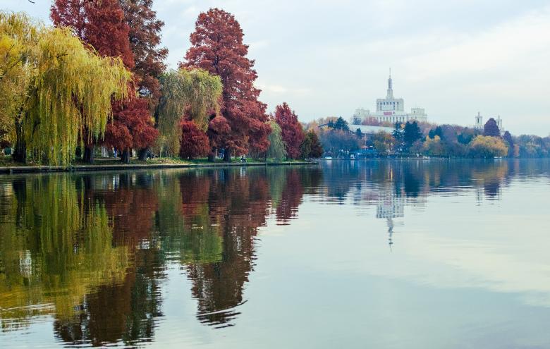 Free stock image of Reflective Lake created by Octavian
