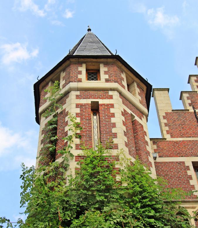 Free stock image of High Building created by Pixabay