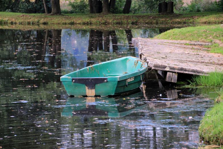 Free stock image of Boat in the Lake created by Pixabay