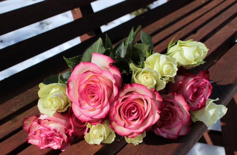 Free stock image of Bouquet of Roses created by Pixabay