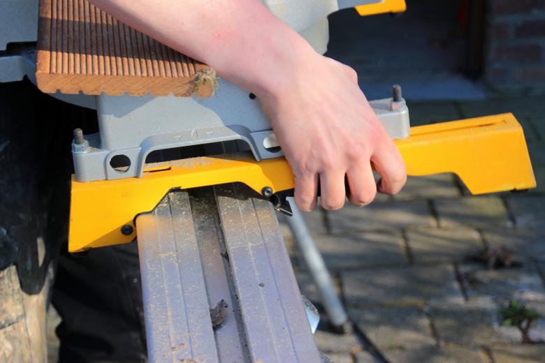 Free stock image of Crosscut Saw created by Pixabay