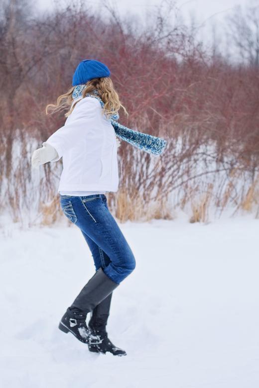 Free stock image of Pose in Winter created by Pixabay