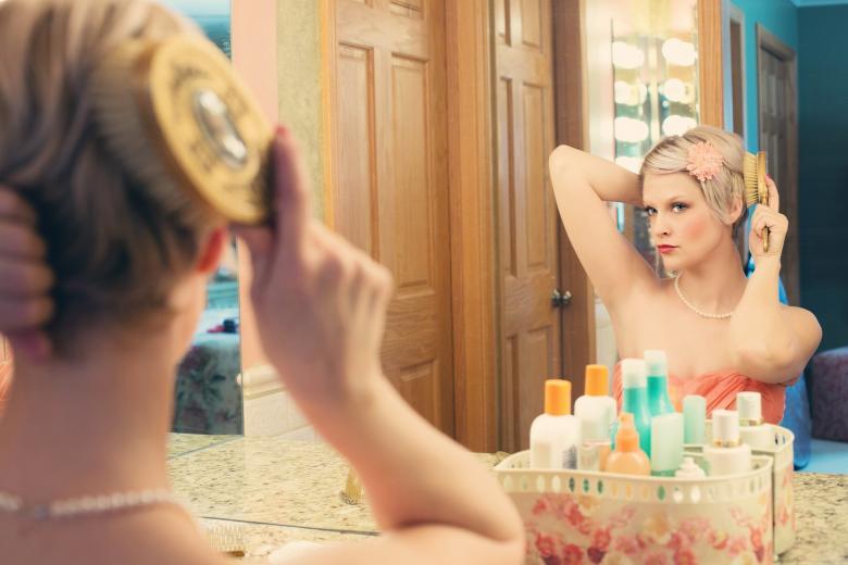 Free stock image of Pretty Lady in the Mirror created by Pixabay