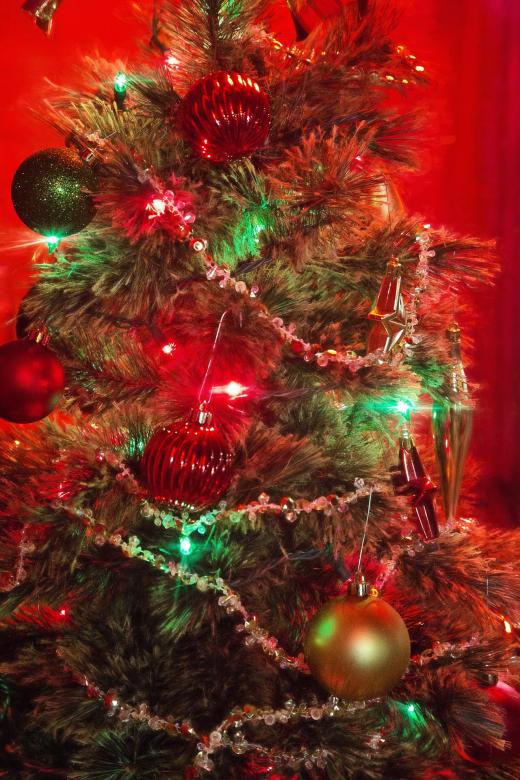 Free stock image of Christmas Tree created by Pixabay