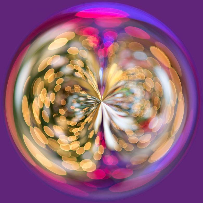 Free stock image of Christmas Bauble created by Pixabay