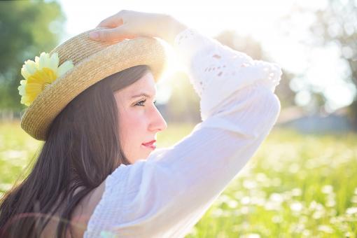 Free Stock Photo of Pretty Woman in the Field