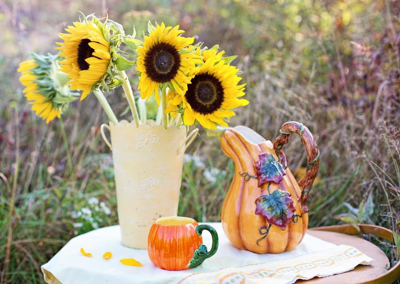 Free stock image of Sunflowers at the Table created by Pixabay