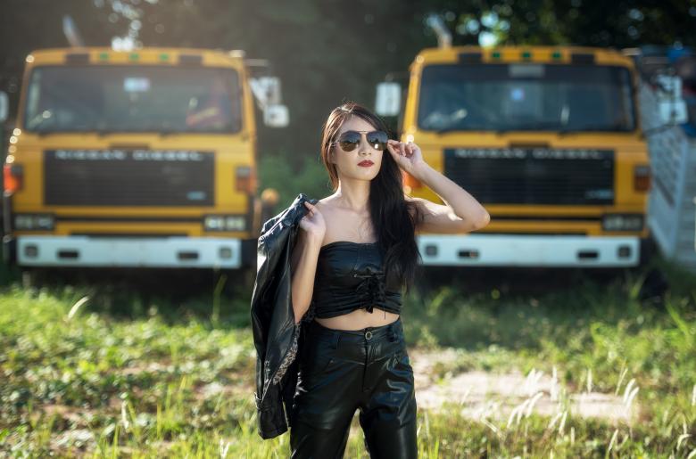 Free stock image of Lady in Black created by Pixabay