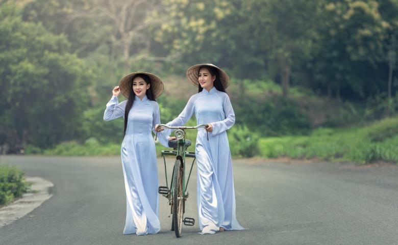 Free stock image of Ladies with the Cycle created by Pixabay