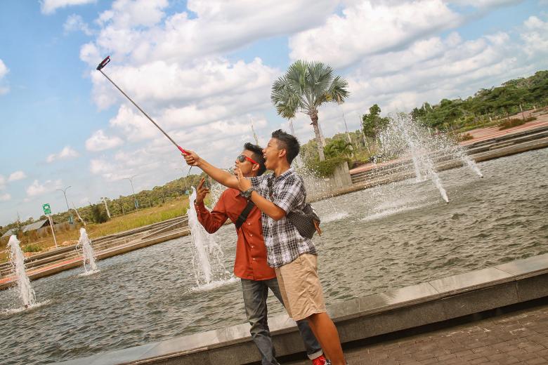Free stock image of Guys taking selfie created by Satrio aribowo