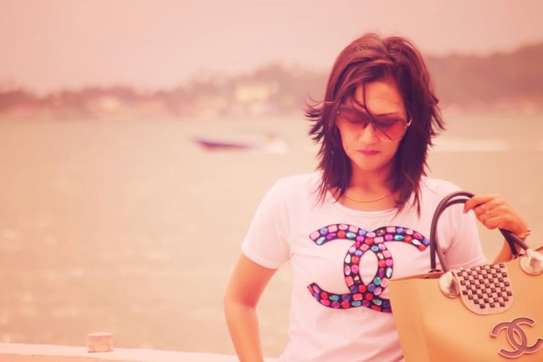 Free stock image of Woman on the Beach created by Satrio aribowo