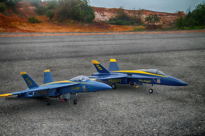 Free stock image of Twin F 18 Hornet Model Airplanes created by Satrio aribowo