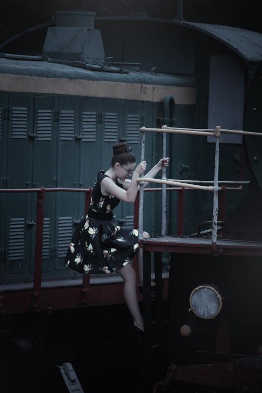 Free stock image of The Girl in the Station created by Pixabay