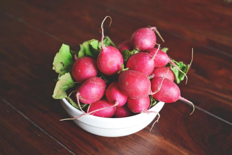 Free stock image of Radishes in the Bowl created by Pixabay