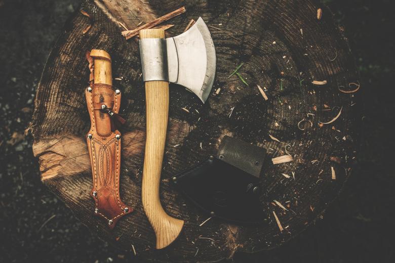 Free stock image of Axe and Knife on Wood created by Pixabay