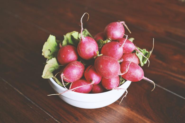 Free stock image of Radishes in a Bowl created by Pixabay